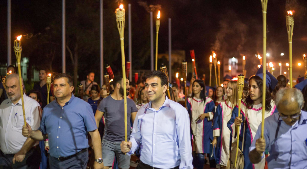 Mezunlar Fener Alayı ile Kente Veda Etti