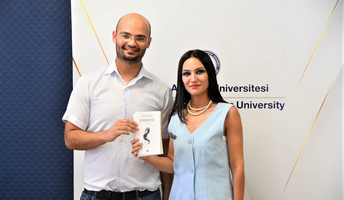 Association Executive Board Member and Poet Yalıner presented Prof. Dr. İşçioğlu his new book titled “Panayır”