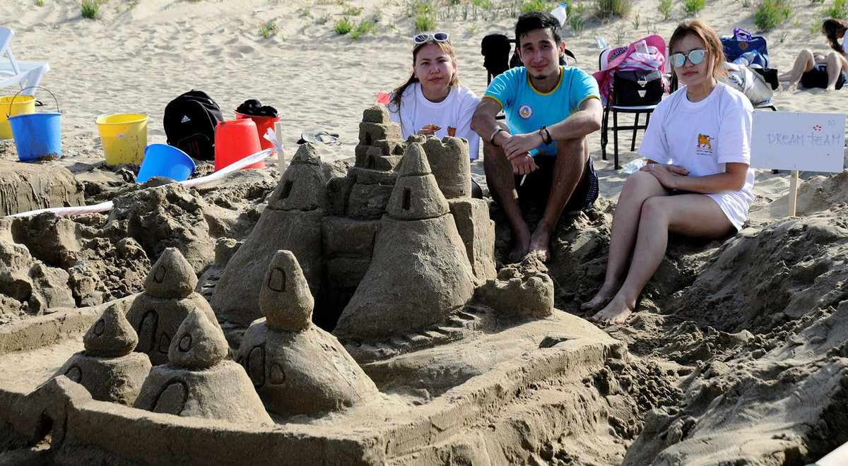 EMU Sand Sculpture Festival and Competition Provided Colourful Moments for Participants