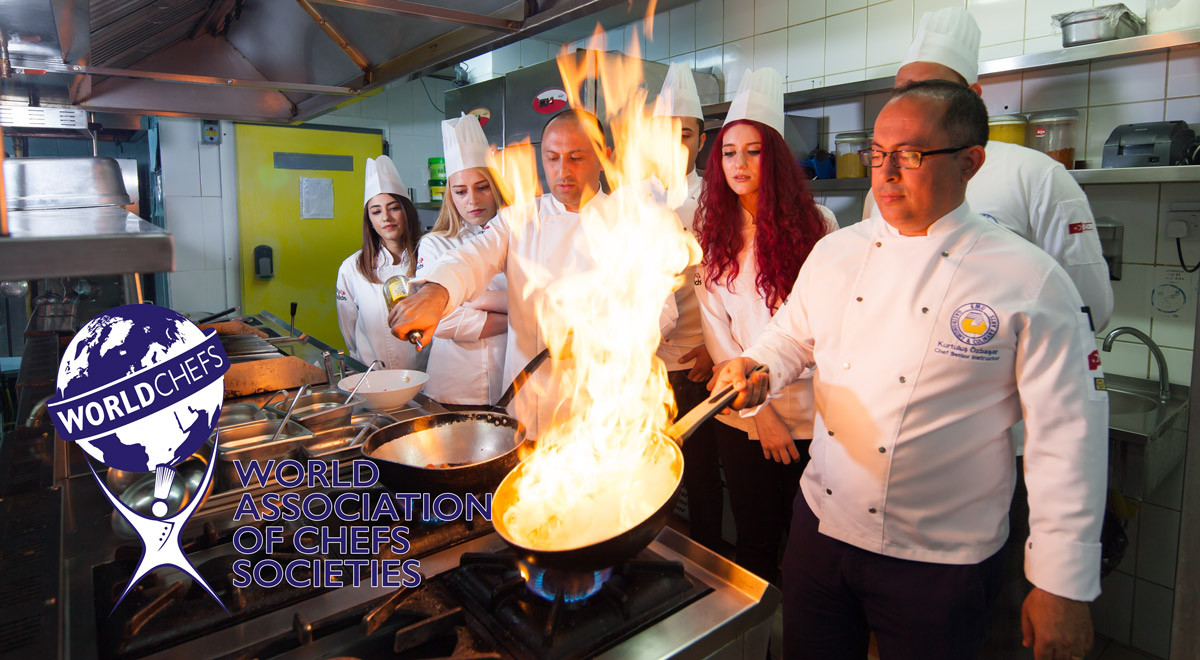 DAÜ Gastronomi ve Mutfak Sanatları Bölümü Mezunlarına Dünya Şefler Birliği (WACS) Diploması